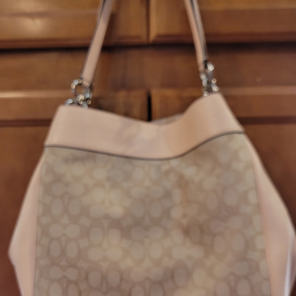 Pink Coach - Picture 2 of 6